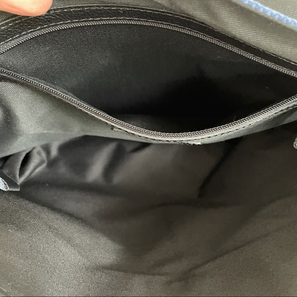 Levenger Metro Canvas Leather Messenger Bag - Picture 5 of 8